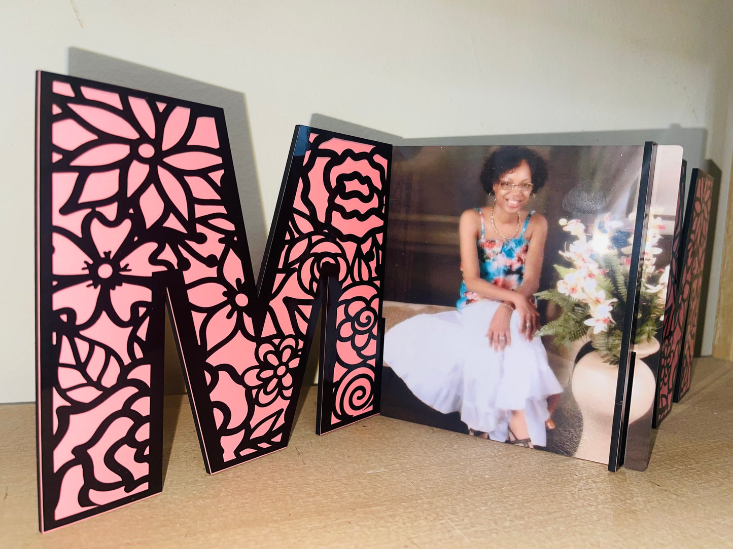 MOM Trifold Frame