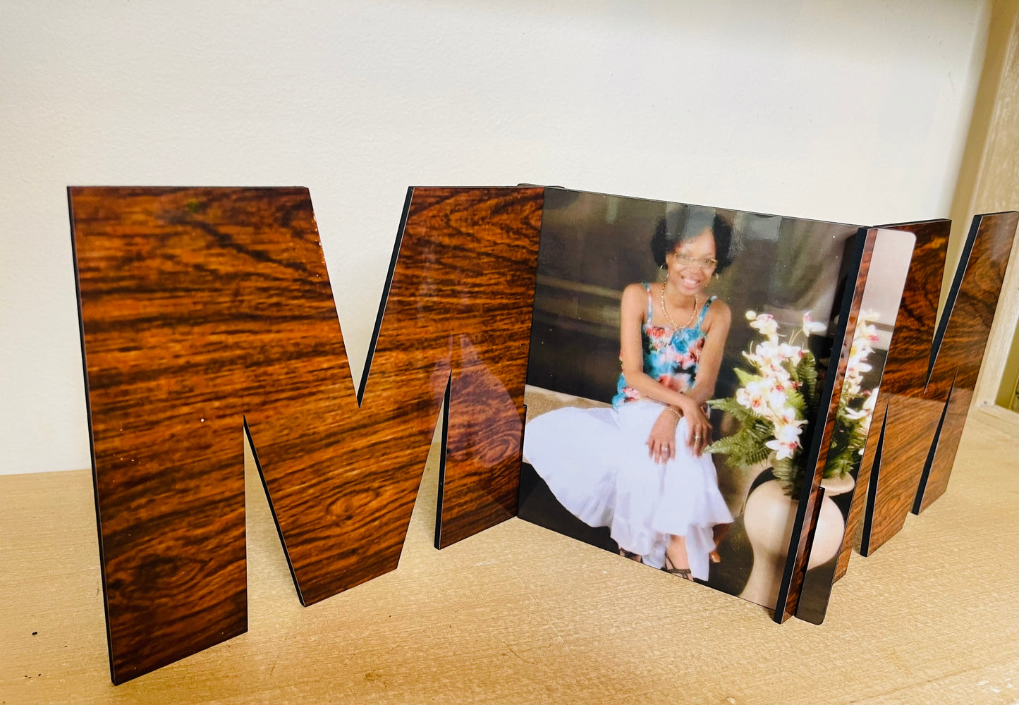 MOM Trifold Frame